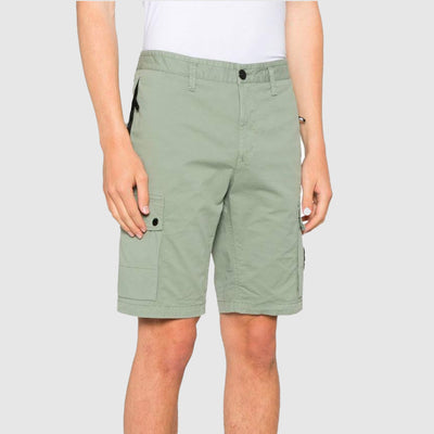 Short à écusson détachable